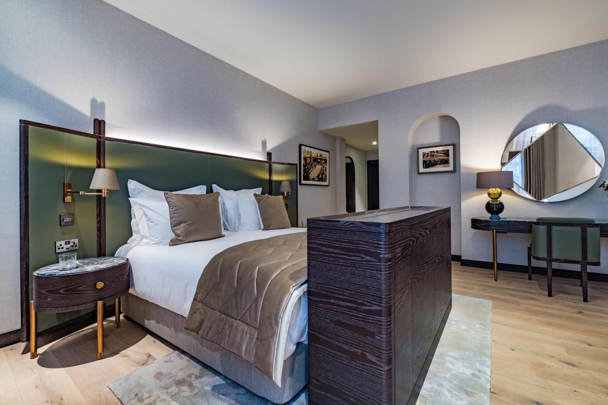 Stock Exchange Hotel, Manchester, Autograph Collection Bagian luar foto A bedroom at The Ivy Collection