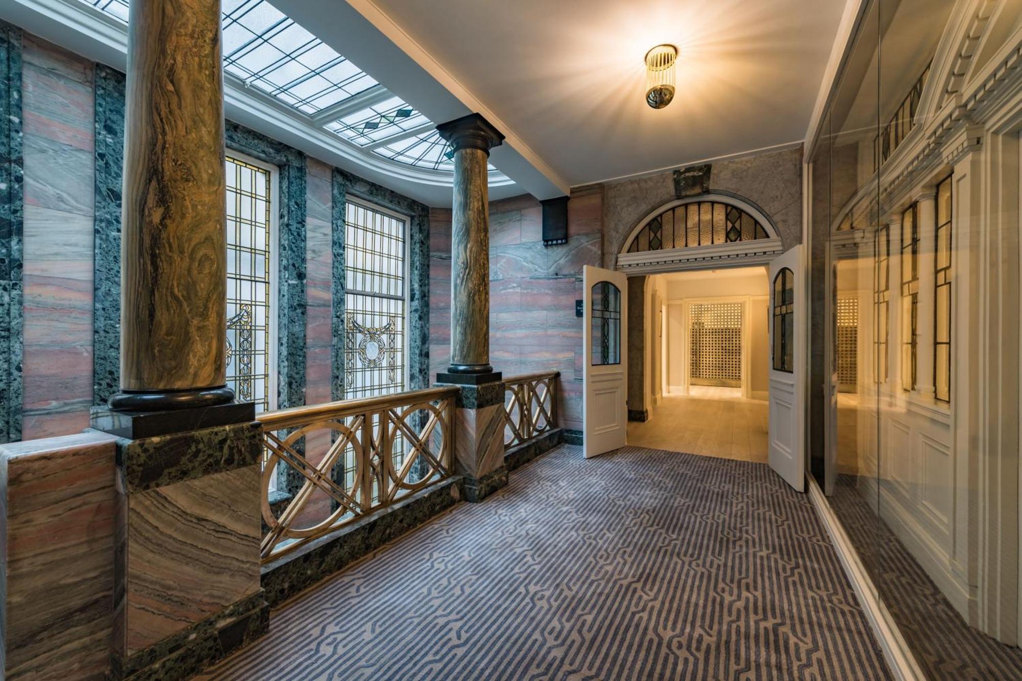 Stock Exchange Hotel, Manchester, Autograph Collection Bagian luar foto The interior of the National Museum of Scotland