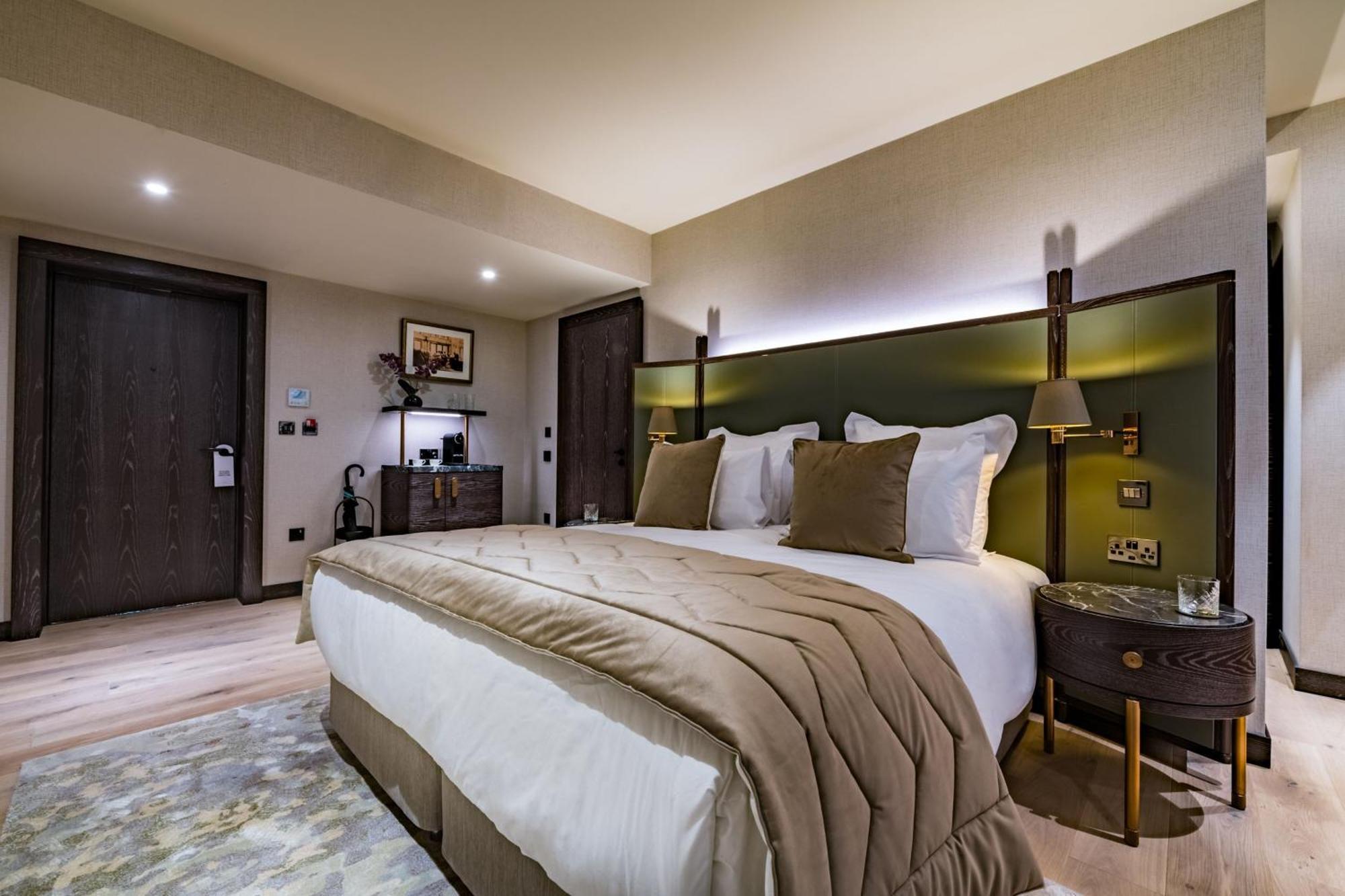 Stock Exchange Hotel, Manchester, Autograph Collection Bagian luar foto A bedroom at The Ivy Collection, St John's Wood