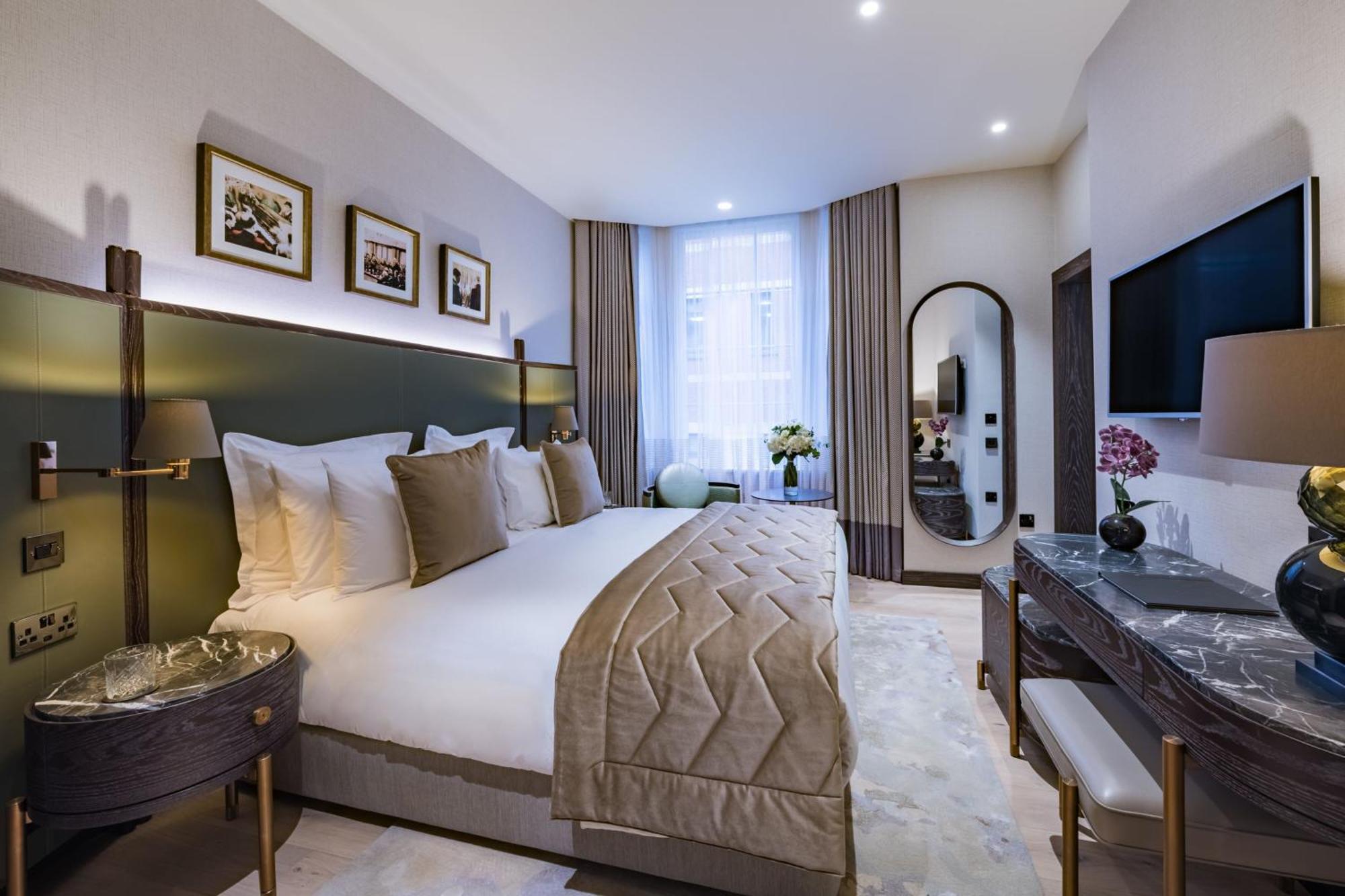 Stock Exchange Hotel, Manchester, Autograph Collection Bagian luar foto A bedroom at The Guardsman