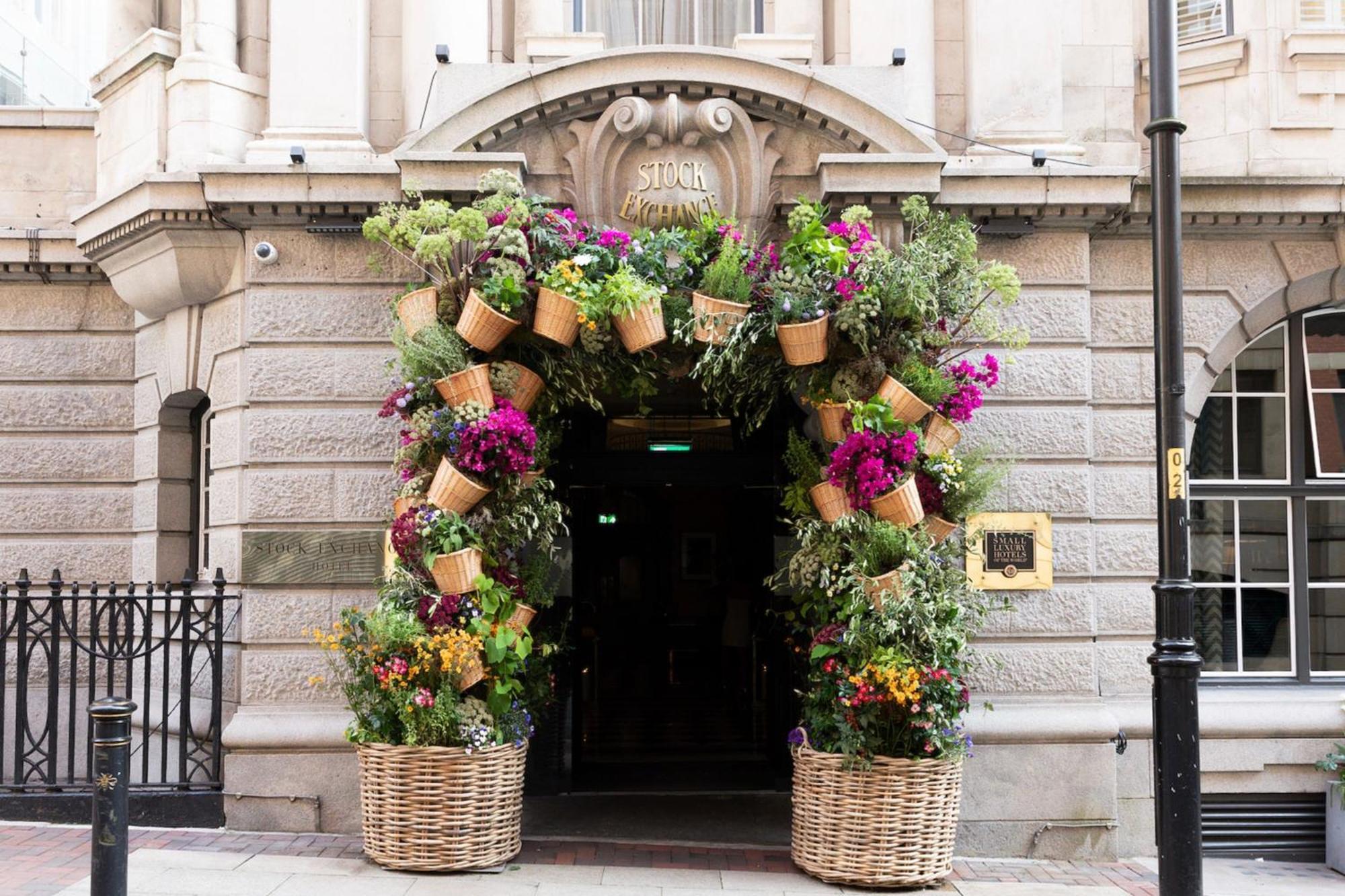 Stock Exchange Hotel, Manchester, Autograph Collection Bagian luar foto The entrance to the hotel