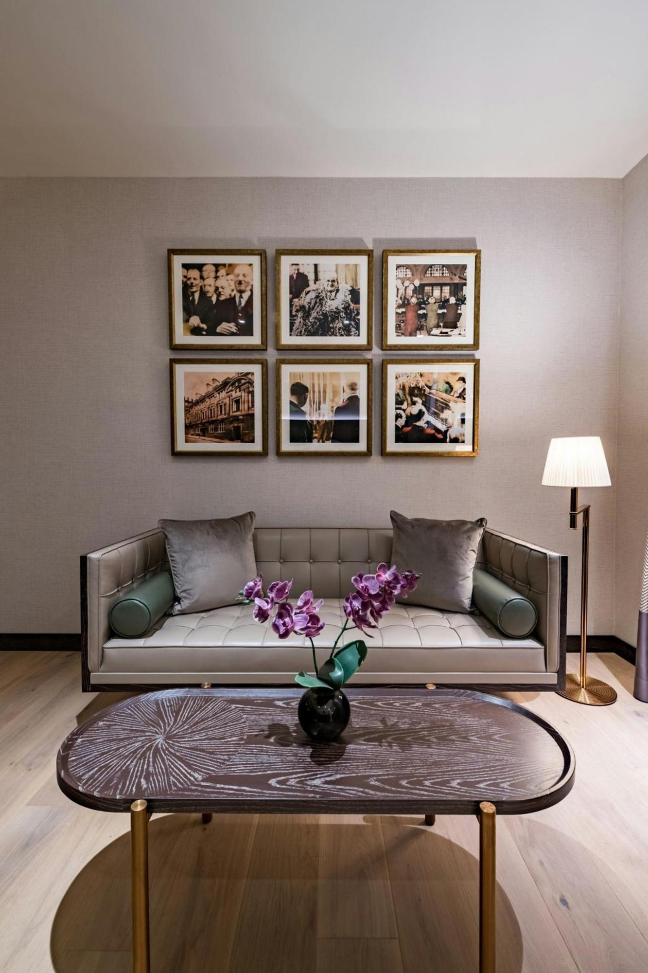 Stock Exchange Hotel, Manchester, Autograph Collection Bagian luar foto A settee